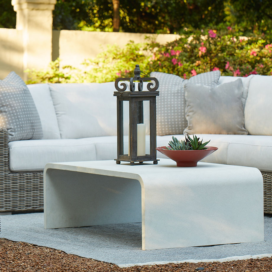 LANE VENTURE Lilly Cocktail Table